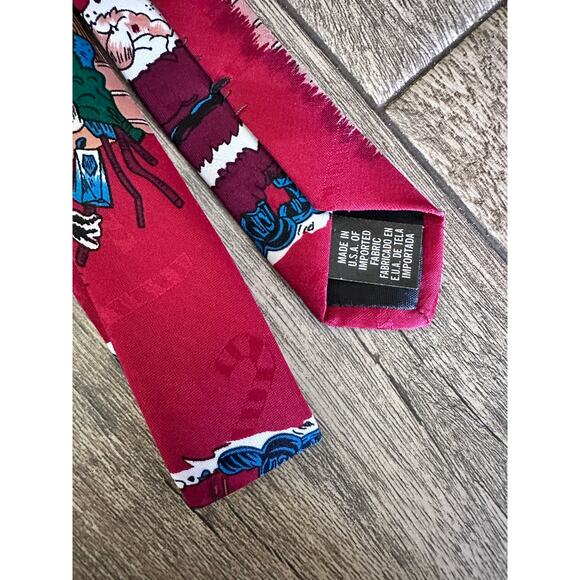 Vintage Yule Tide Greetings Hallmark Red 100% Silk Santa Coal Christmas Neck Tie - Picture 2 of 4